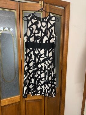 Classic Black & White Sleeveless Fit-and-Flare Dress from Michael Kors EUC
